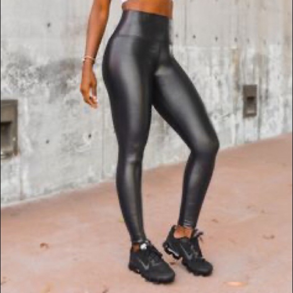 Bombshell Sportswear liquid legging
